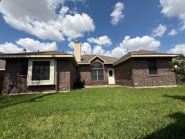 $2,400 | 3314 Worthington Drive, Pearland, TX 77584