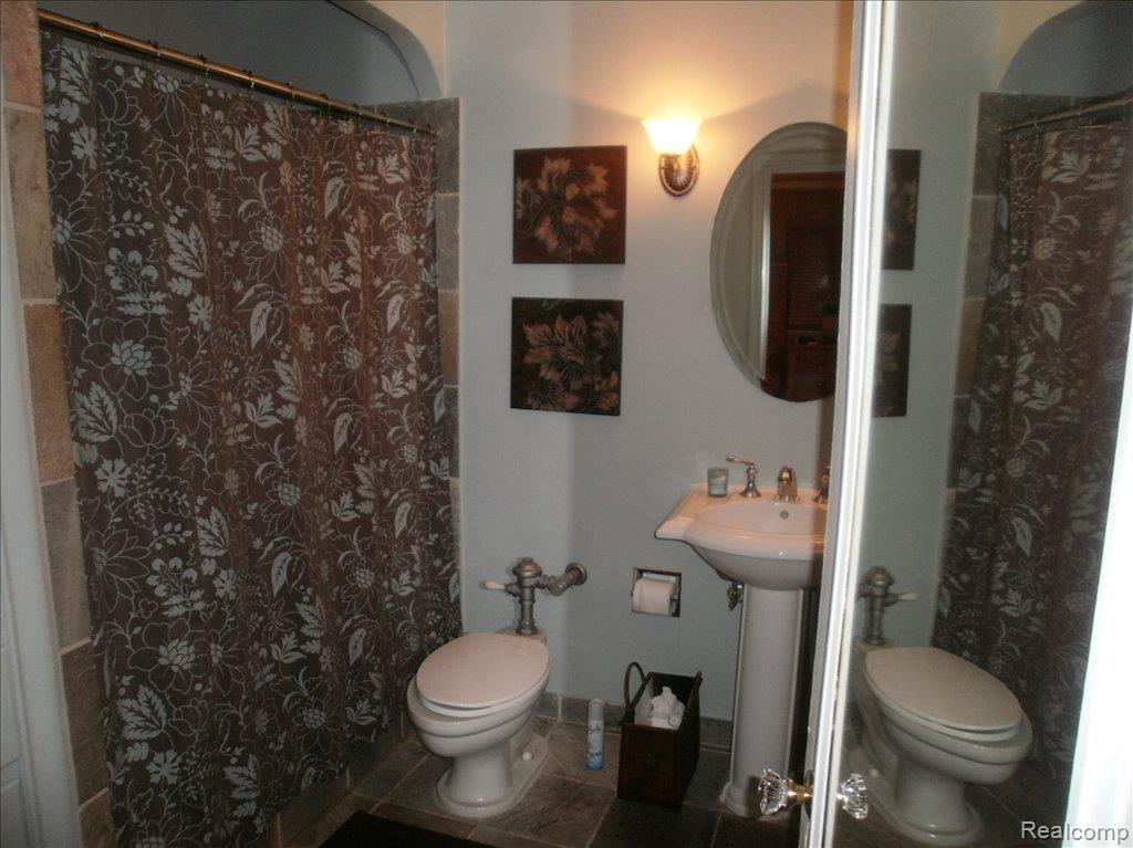 19588 Canterbury Road Detroit, MI 48221 - Photo 10 of 12 P9200896