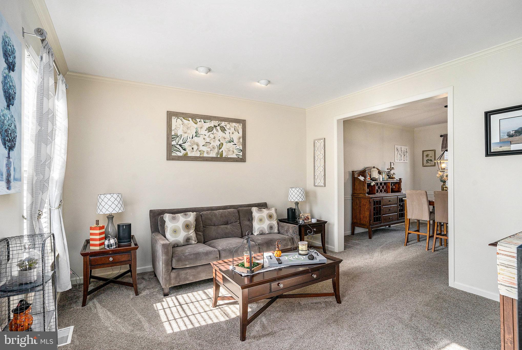 20 Bunker Way Pottstown, PA 19464 - Photo 10 of 45 a living room with furniture and a table