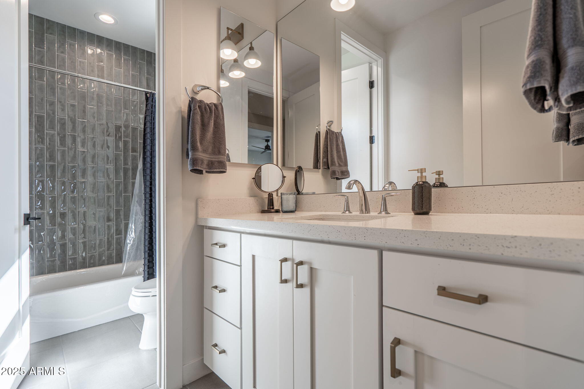 3925 East Sagebrush Street Gilbert, AZ 85296 - Photo 28 of 39 Guest Full Bath