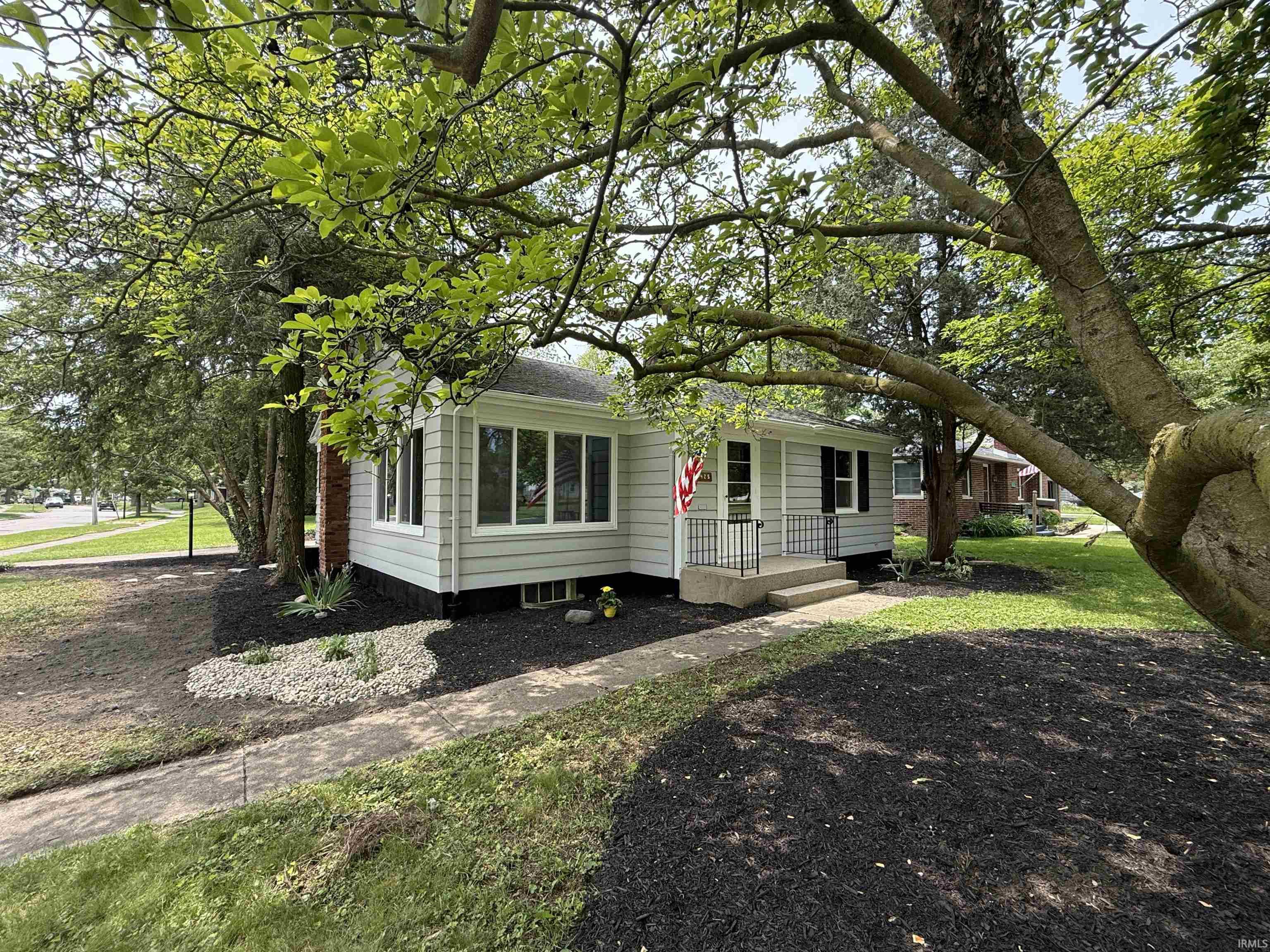 2425 Ojibway Trail Fort Wayne, IN 46809 - Photo 2 of 36