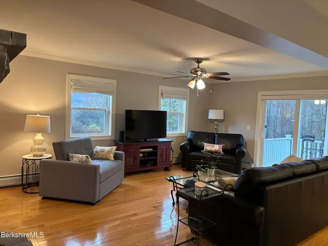 $549,900 | 558 North Main Street, Lanesborough, MA 01237