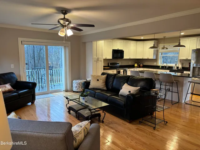 $549,900 | 558 North Main Street, Lanesborough, MA 01237