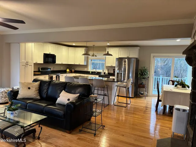 $549,900 | 558 North Main Street, Lanesborough, MA 01237