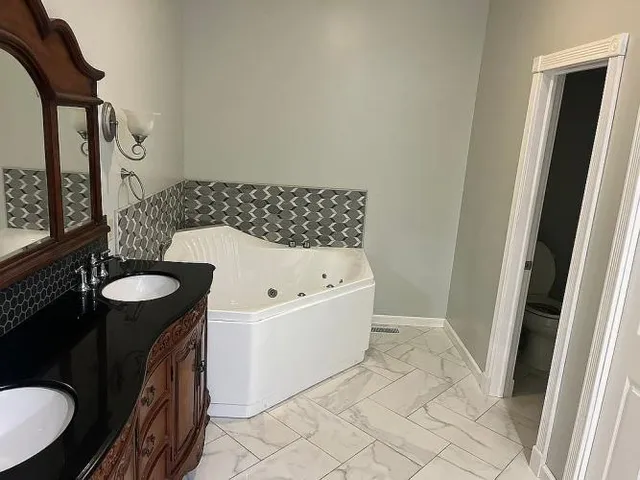 $589,000 | 84 Beacon Hill Lane, Litchfield, IL 62056