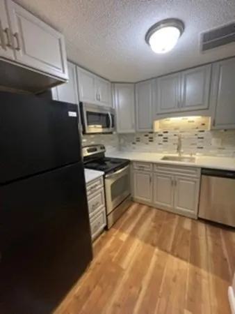 $2,300 | 10 Longworth Avenue, Unit 24, Brockton, MA 02301