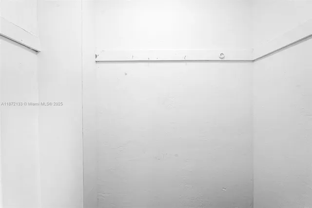 $1,800 | 13210 Memorial Highway, Unit 208, North Miami, FL 33161