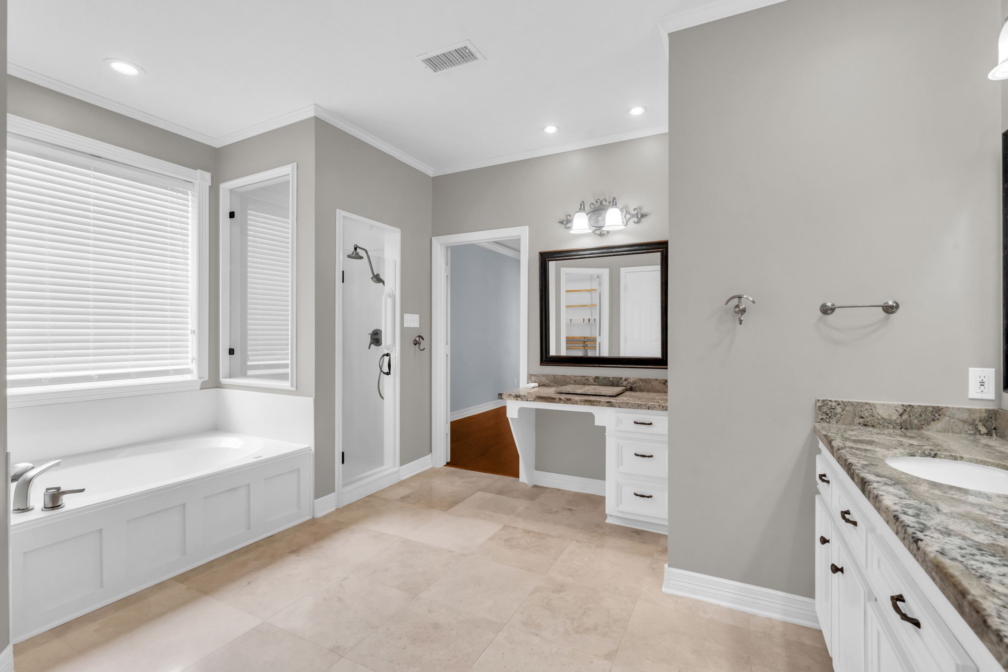 142 West Shadowpoint Circle The Woodlands, TX 77381 - Photo 22 of 50