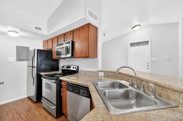 $1,195 | 6804 North Capital Of Texas Highway, Unit 621, Austin, TX 78731