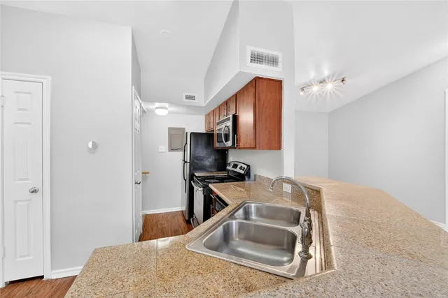 $1,195 | 6804 North Capital Of Texas Highway, Unit 621, Austin, TX 78731