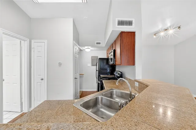 $1,195 | 6804 North Capital Of Texas Highway, Unit 621, Austin, TX 78731