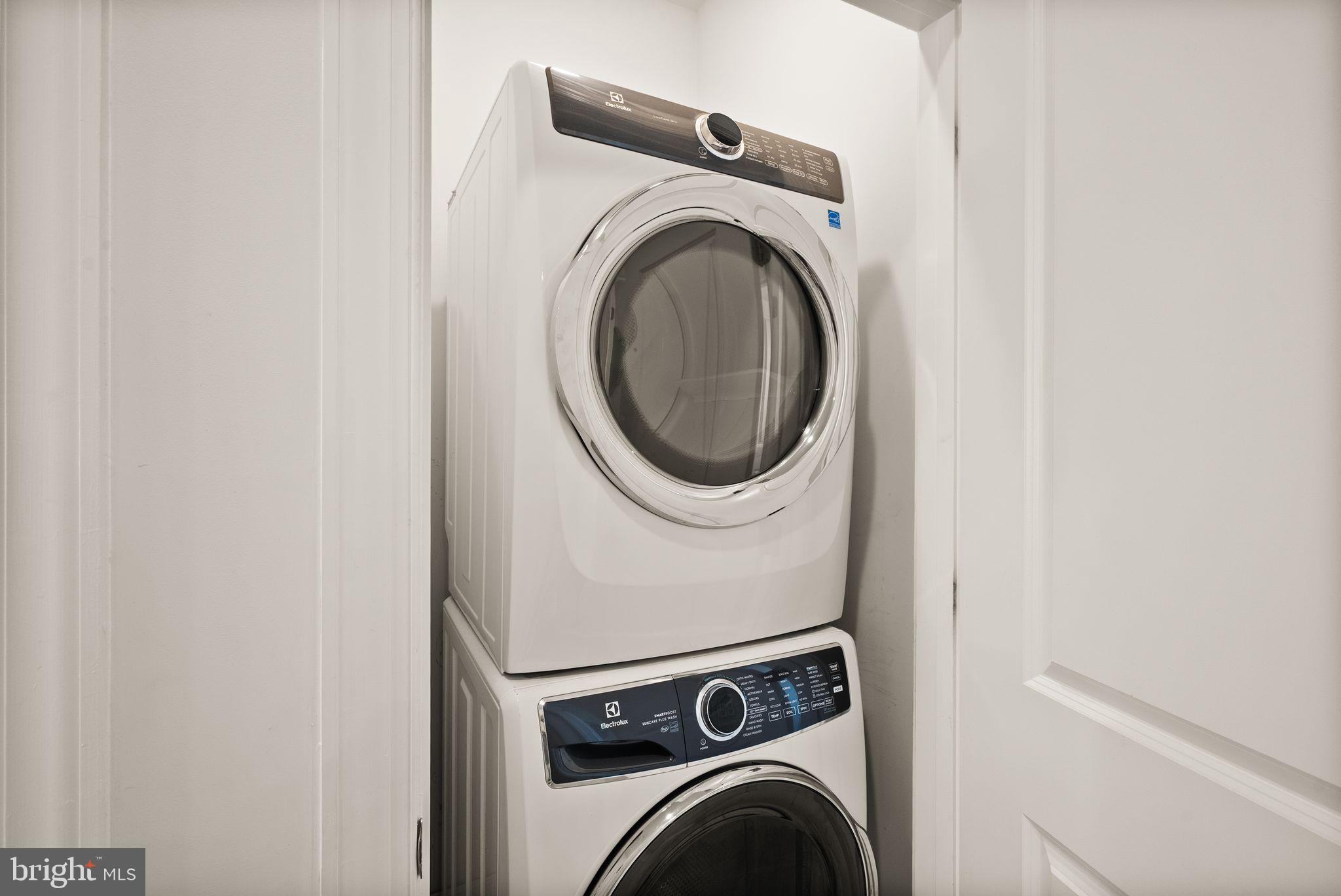 13803 Litespeed Way Gainesville, VA 20155 - Photo 27 of 37 a utility room with dryer and washer
