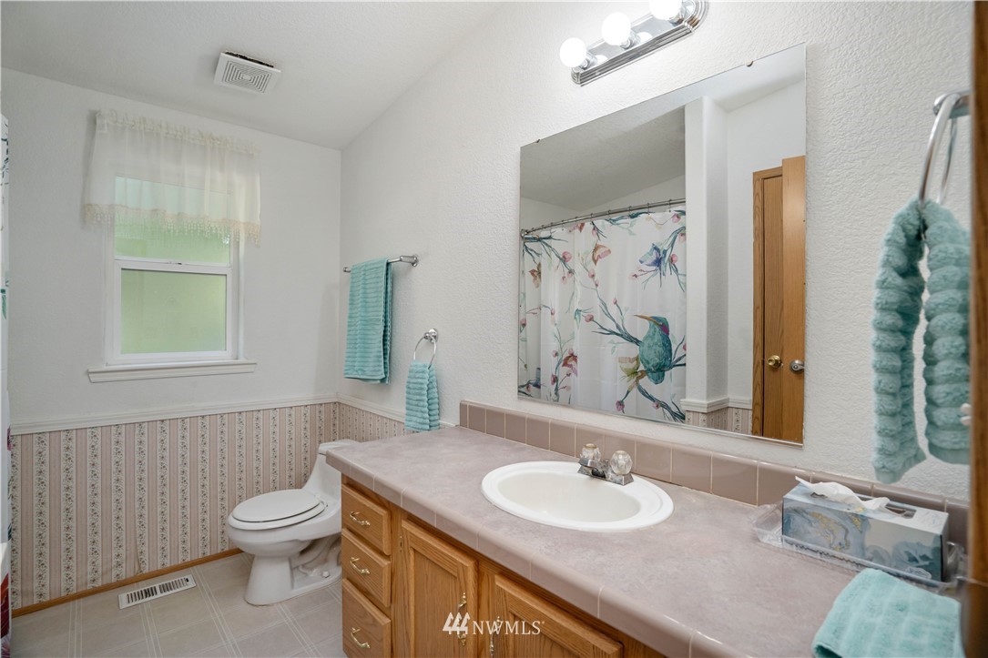 16520 Reichel Road Southeast Rainier, WA 98576 - Photo 13 of 40 Gallery Image 13