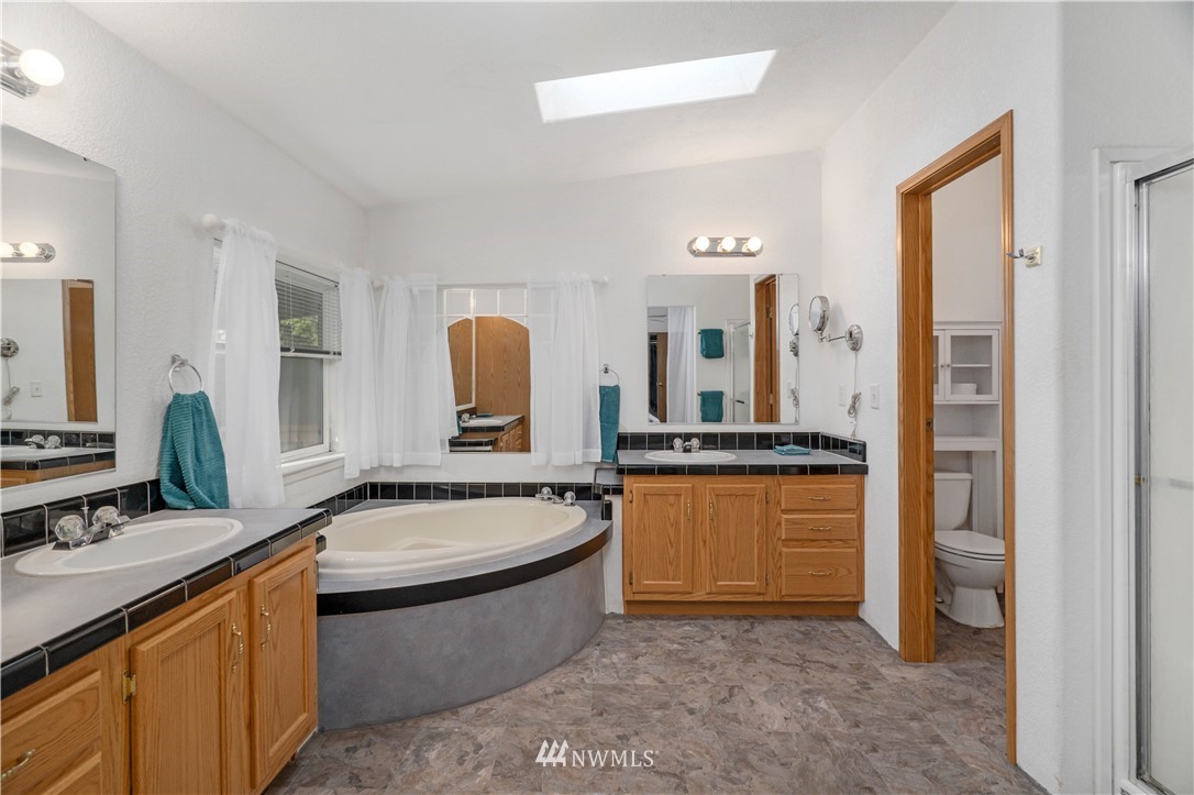 16520 Reichel Road Southeast Rainier, WA 98576 - Photo 17 of 40 Gallery Image 17