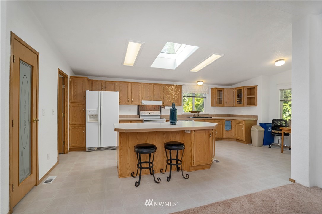 16520 Reichel Road Southeast Rainier, WA 98576 - Photo 10 of 40 Gallery Image 10