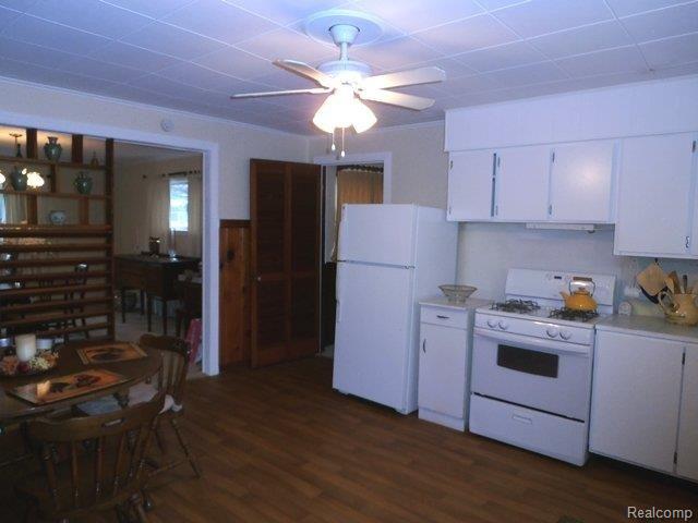 18706 Champaign Road Allen Park, MI 48101 - Photo 9 of 15 New 2011 stove & refrigerator!