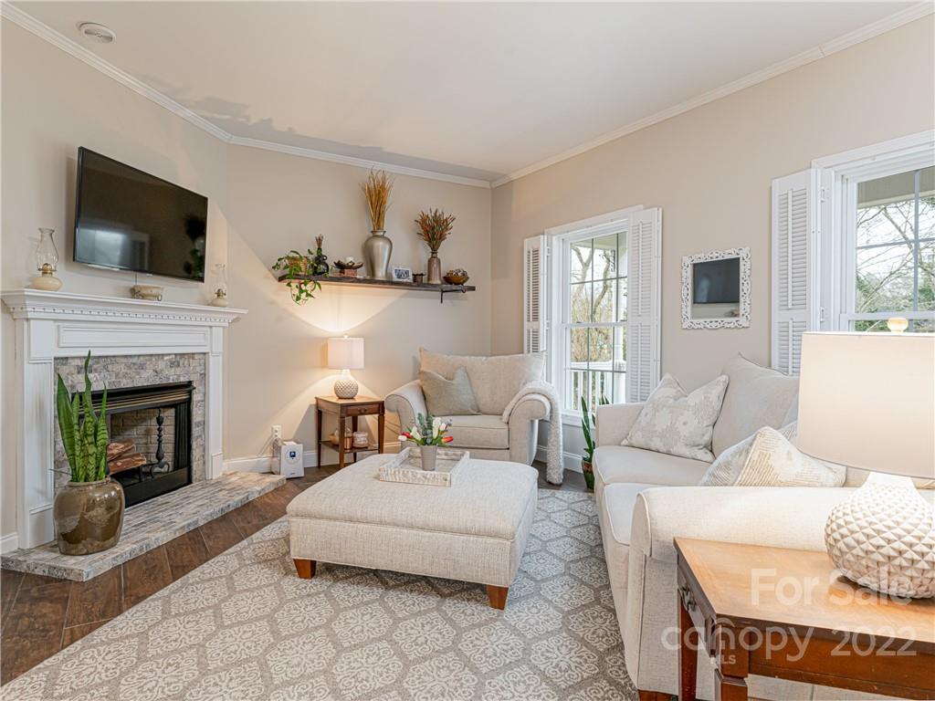 2122 North Rugby Road Hendersonville, NC 28791 - Photo 12 of 47 Gallery Image 12