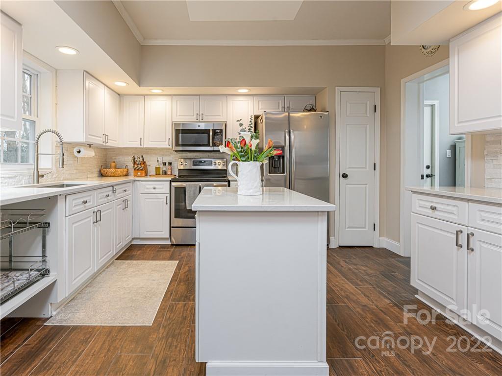 2122 North Rugby Road Hendersonville, NC 28791 - Photo 17 of 47 Gallery Image 17