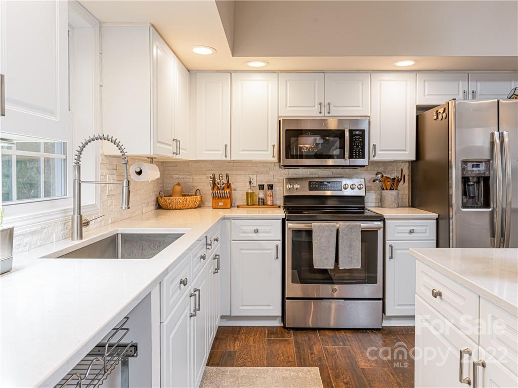 2122 North Rugby Road Hendersonville, NC 28791 - Photo 18 of 47 Gallery Image 18