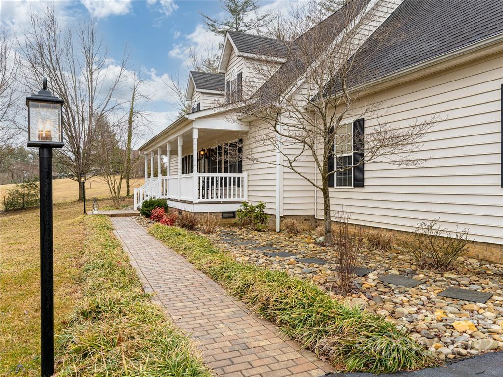 2122 North Rugby Road Hendersonville, NC 28791 - Photo 5 of 47 Gallery Image 5