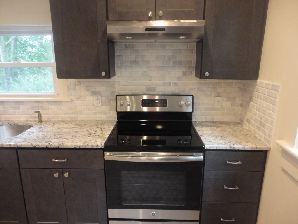49 Merton Road, Unit 2 Newport, RI 02840 - Photo 10 of 42 Electric Stove