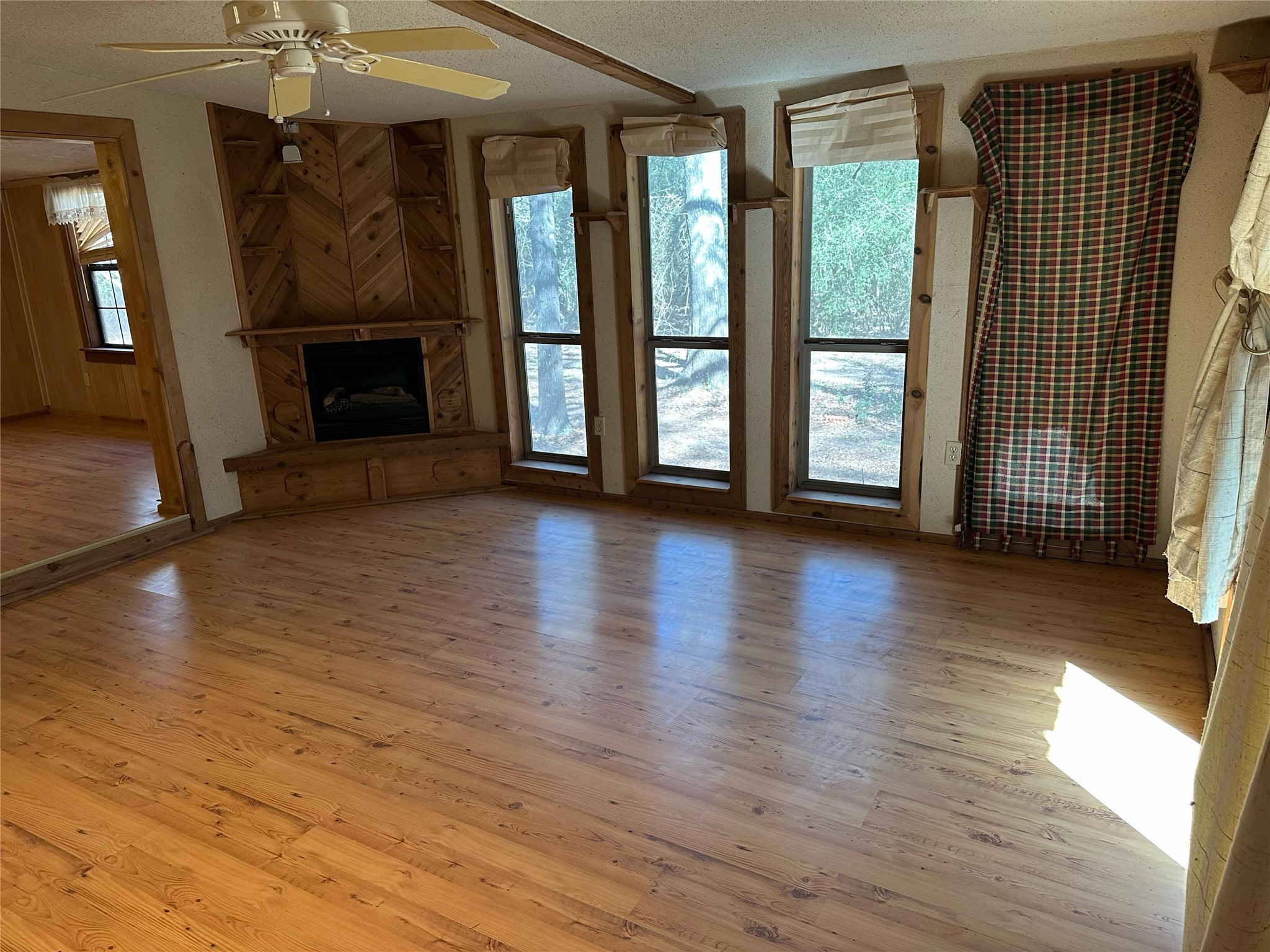 13878 Coaltown Road Willis, TX 77378 - Photo 10 of 17 Family Room