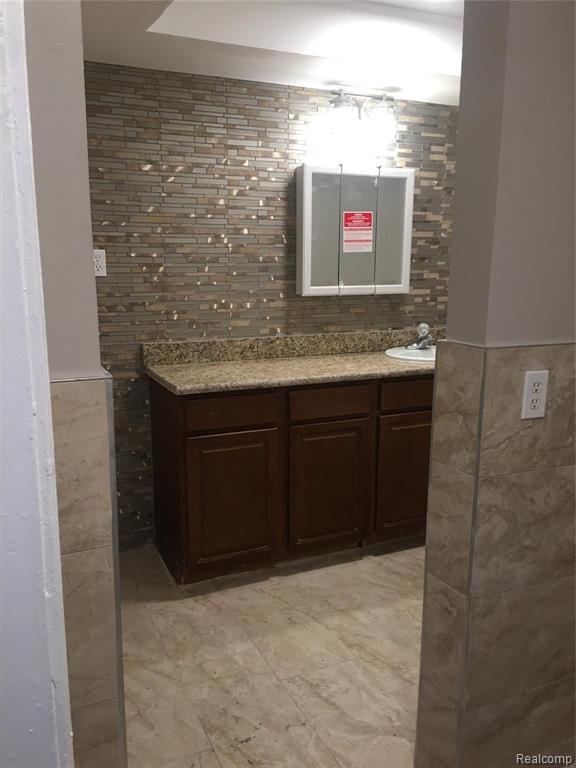 57 Elizabeth Lake Road Pontiac, MI 48341 - Photo 31 of 41