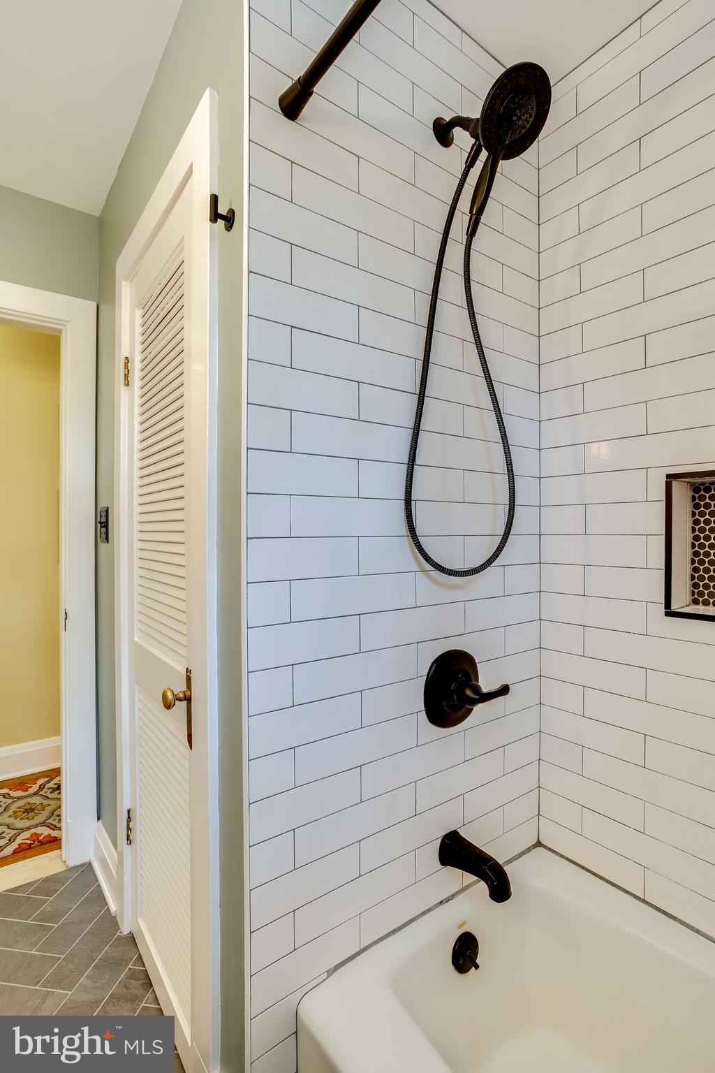 1624 Providence Road Towson, MD 21286 - Photo 33 of 68 Hall bath tub/shower combo tile surround