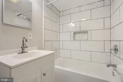 $2,150 | 2917 Clifton Avenue, Baltimore, MD 21216
