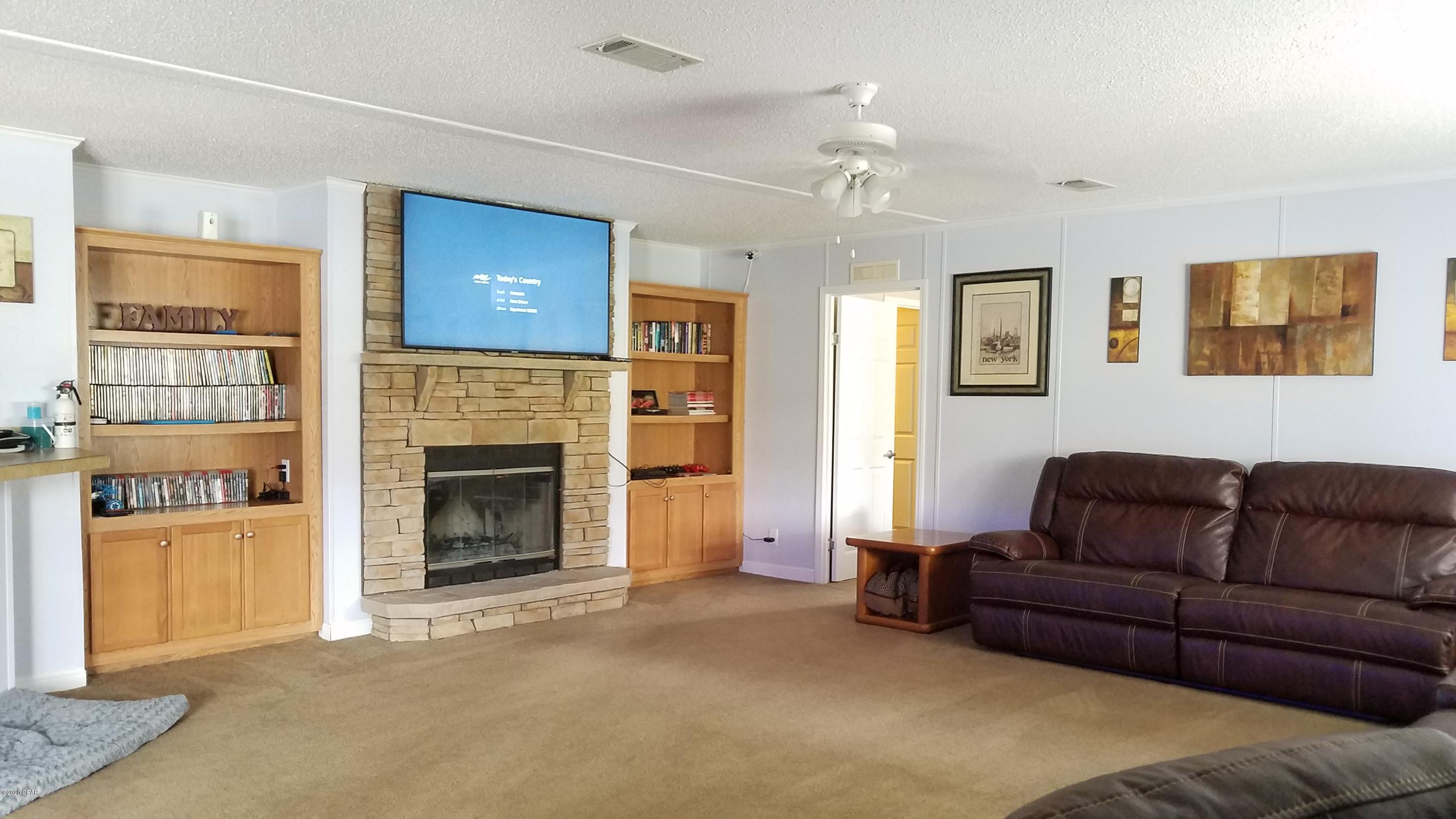 6774 Betty Road Grand Ridge, FL 32442 - Photo 7 of 14 Gallery Image 7