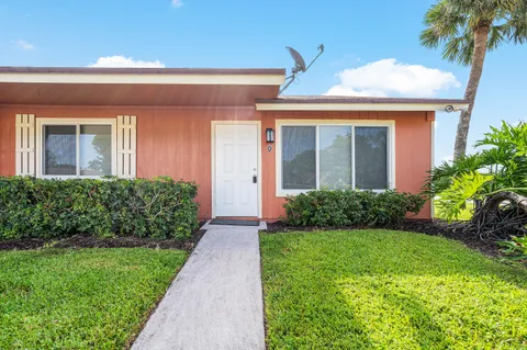 $335,000 | 4627 Orleans Court, Unit D, West Palm Beach, FL 33415