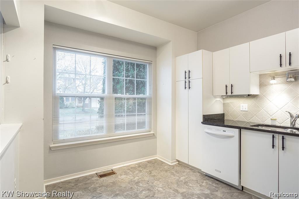30910 Jasper Ridge Novi, MI 48377 - Photo 5 of 37