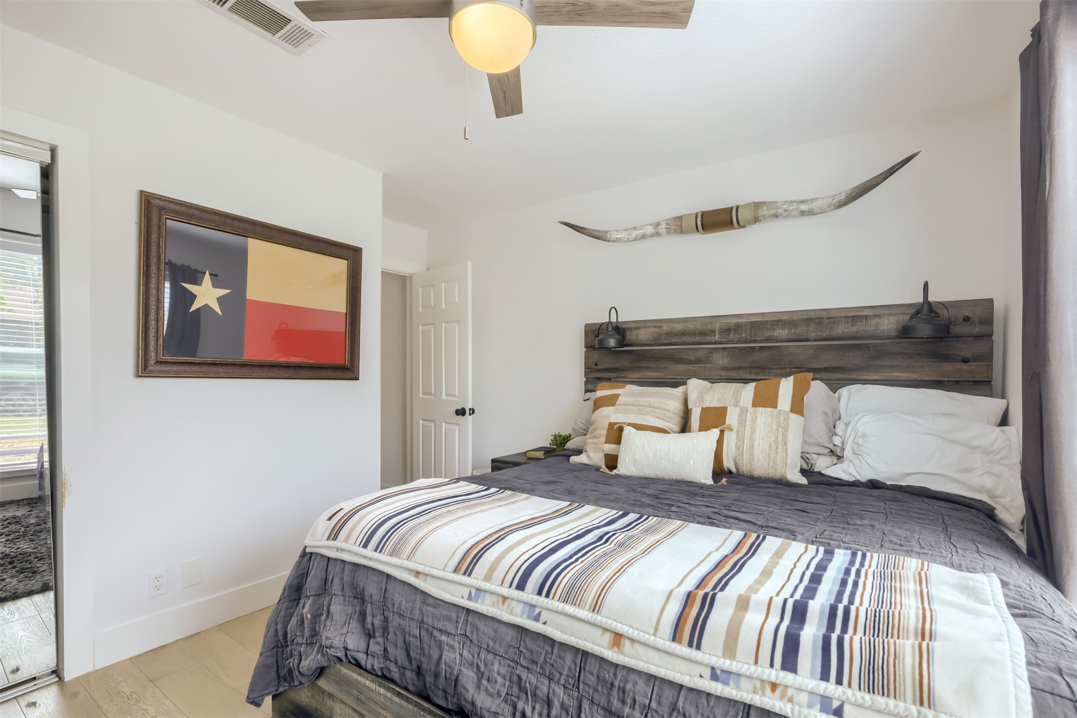 9016 West Pointer Lane Austin, TX 78758 - Photo 15 of 29 a bedroom with a bed and lamp