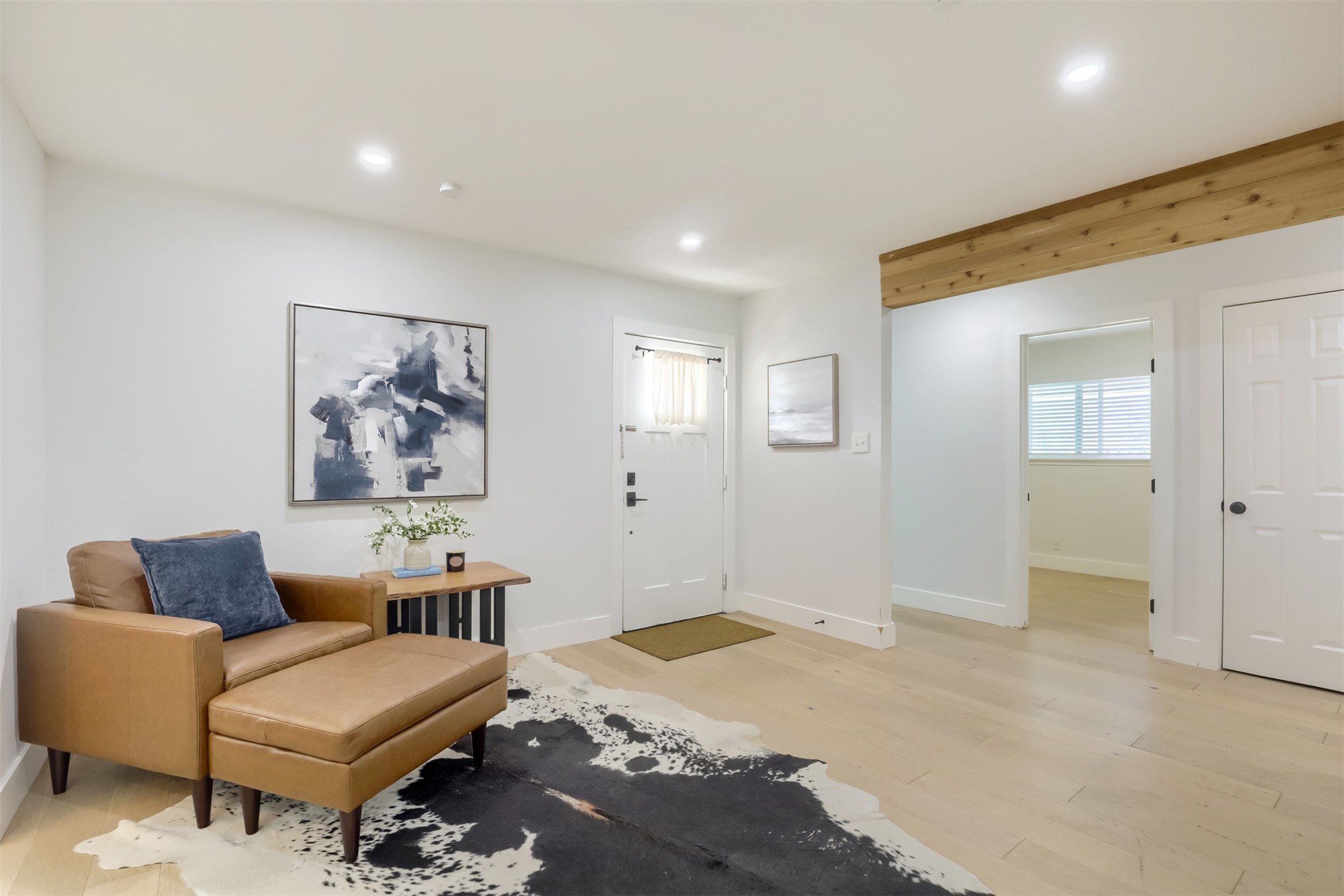 9016 West Pointer Lane Austin, TX 78758 - Photo 19 of 29 a living room with furniture and a area