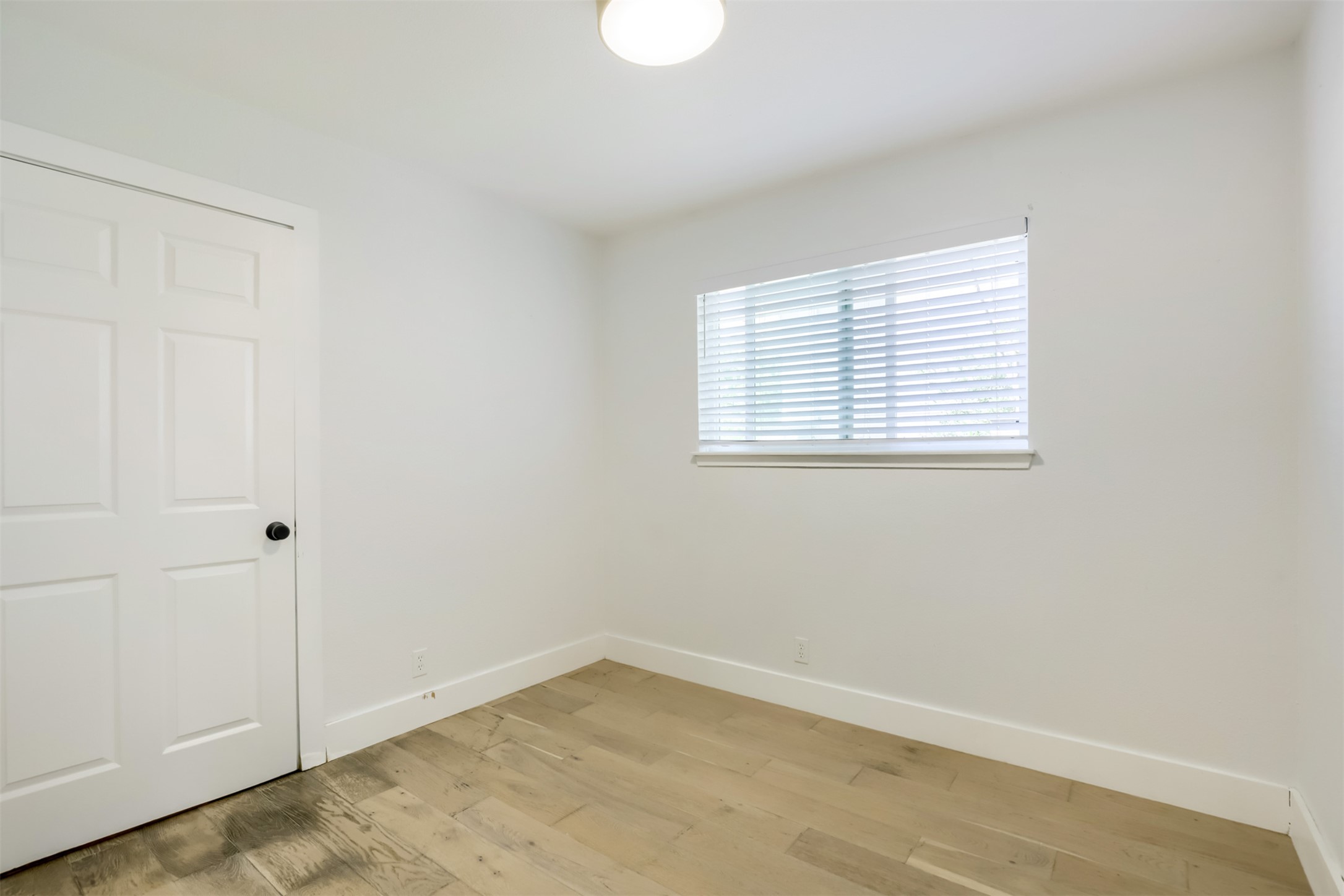 9016 West Pointer Lane Austin, TX 78758 - Photo 20 of 29 an empty room with a window