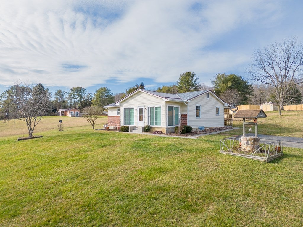 3549 Old Baltimore Road Draper, VA 24324 - Photo 9 of 74 Gallery Image 9