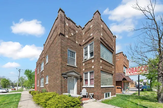 $1,075 | 825 West Jefferson Street, Unit 2, Joliet, IL 60435