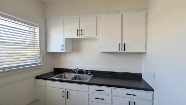 $1,075 | 825 West Jefferson Street, Unit 2, Joliet, IL 60435