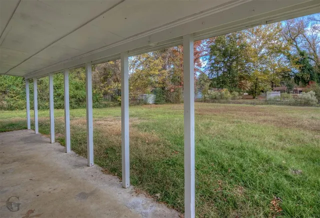 a view of a yard with a house