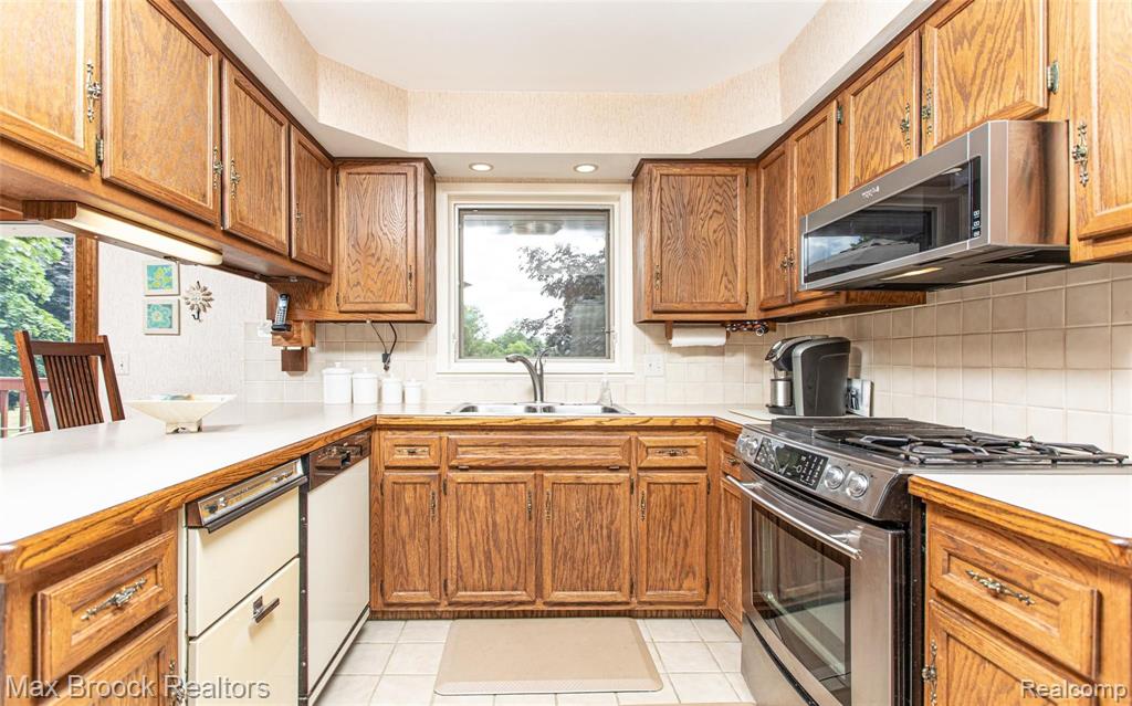 810 Langley Road Rochester Hills, MI 48309 - Photo 15 of 45