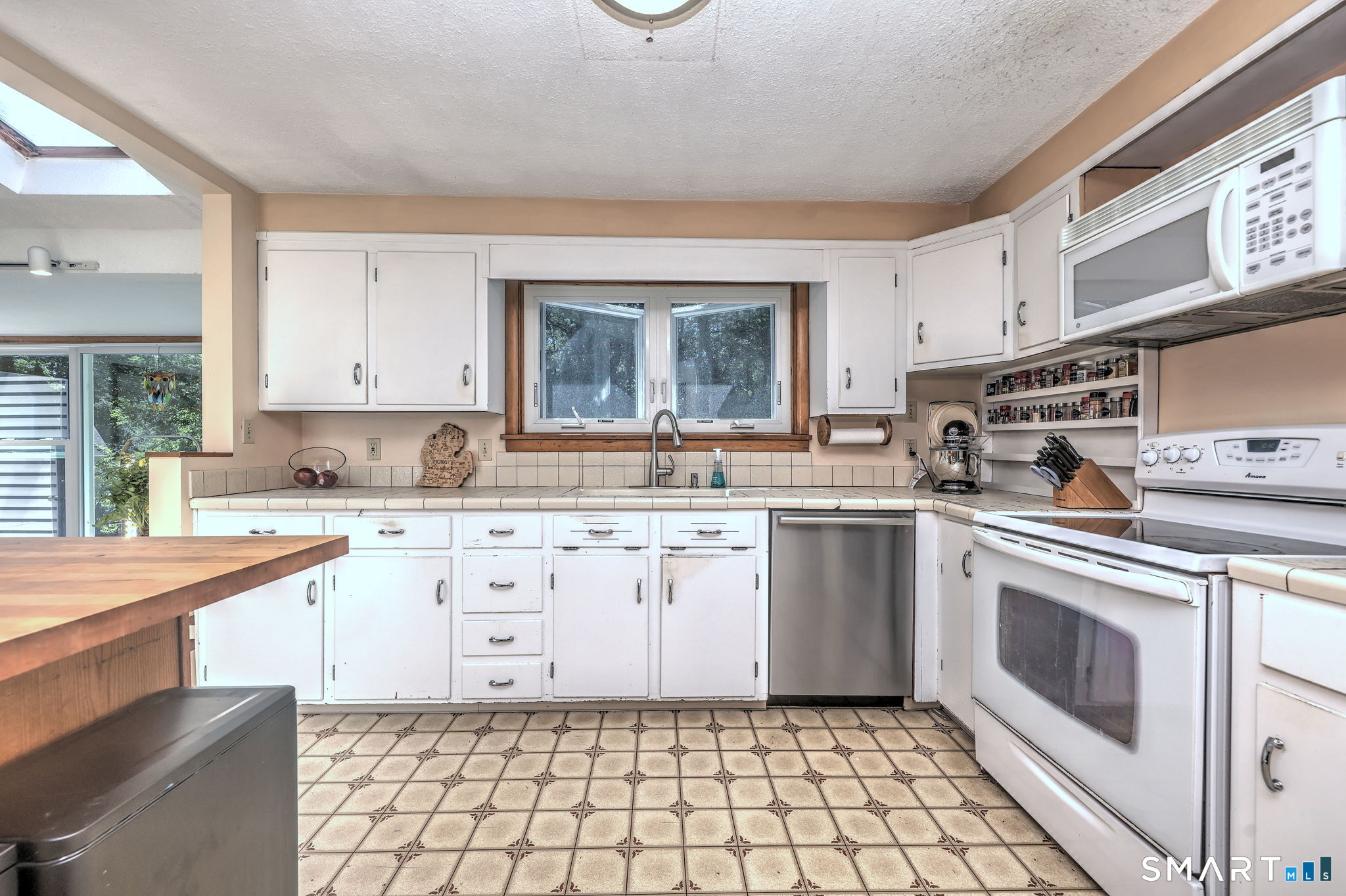 37 Deer Park Road Simsbury, CT 06089 - Photo 6 of 36