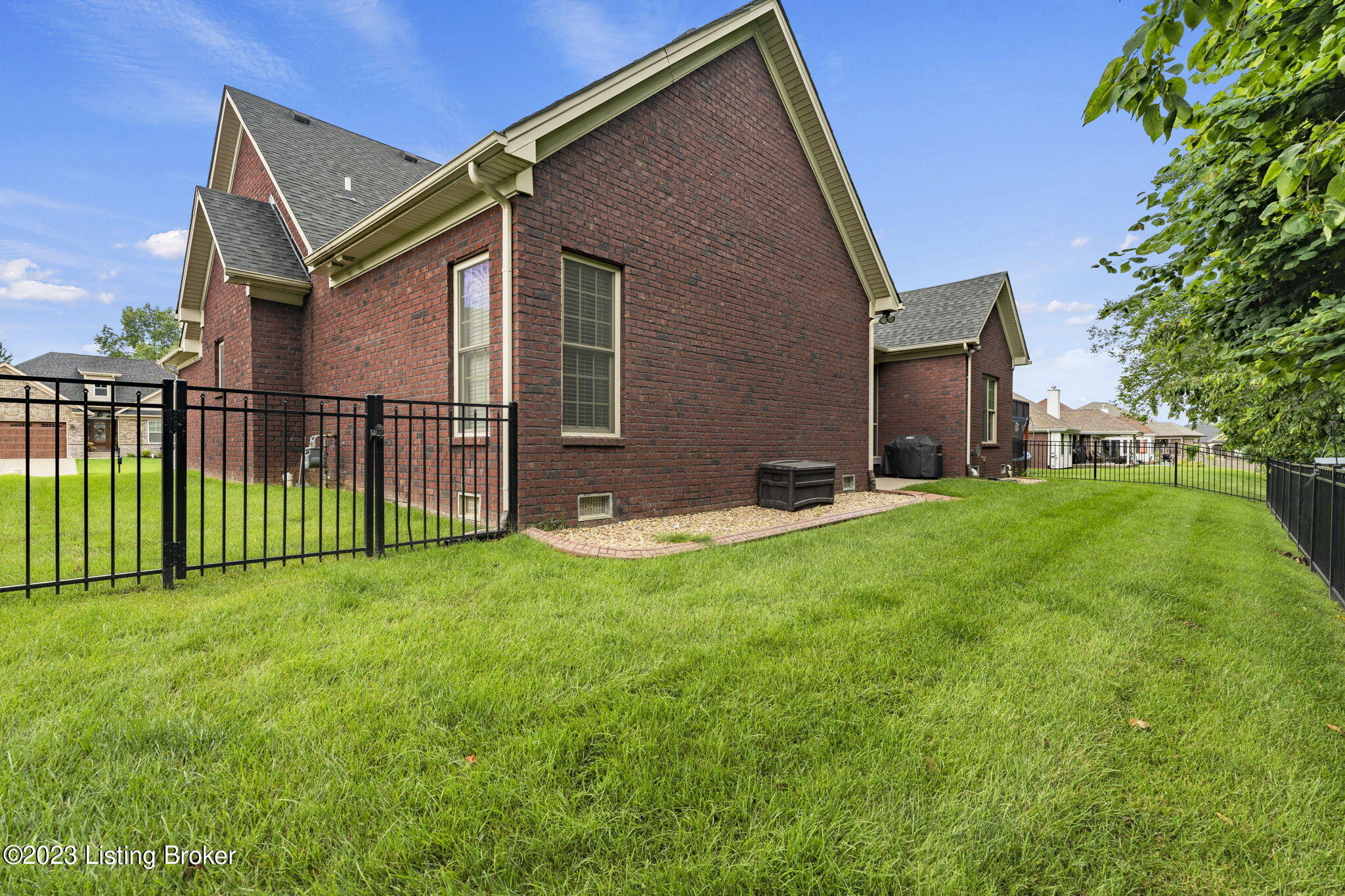 10118 Reeseman Drive Louisville, KY 40291 - Photo 3 of 26 3-web-or-mls-10118 Reeseman Dr-21