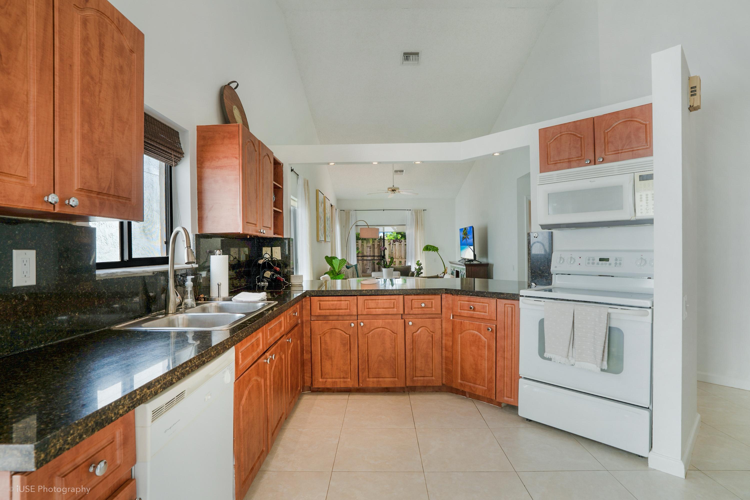 21712 Wapford Way Boca Raton, FL 33486 - Photo 5 of 23 WhatsApp Image 2026-05-15 at 12.06.16 (1