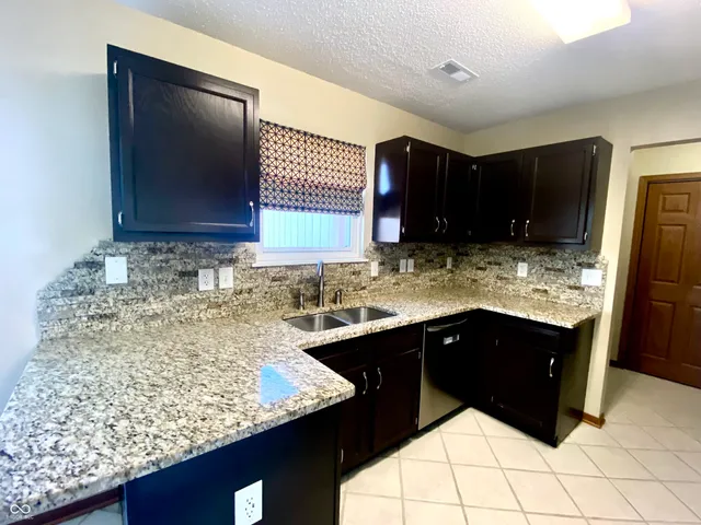 $305,000 | 440 Lockerbie Lane, Pittsboro, IN 46167