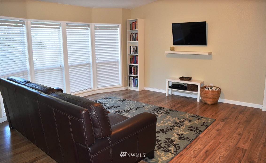 17552 Southeast 133rd Street Renton, WA 98059 - Photo 5 of 18