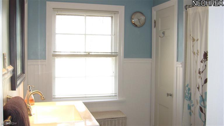 4154 Silsby Road University Heights, OH 44118 - Photo 16 of 18 Alternate Bathroom view.