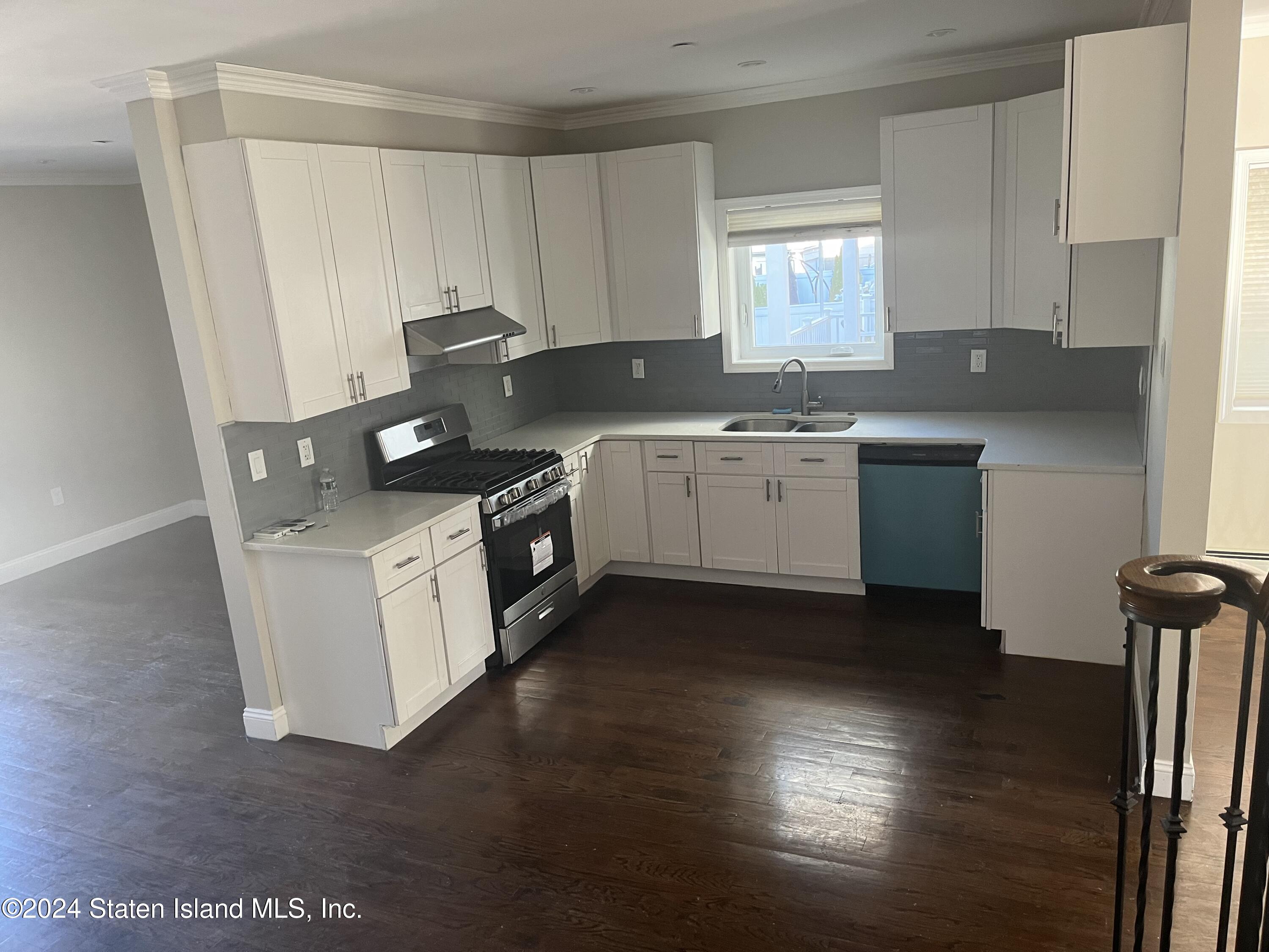 837 Delafield Avenue, Unit A Staten Island, NY 10310 - Photo 25 of 31 IMG_6654