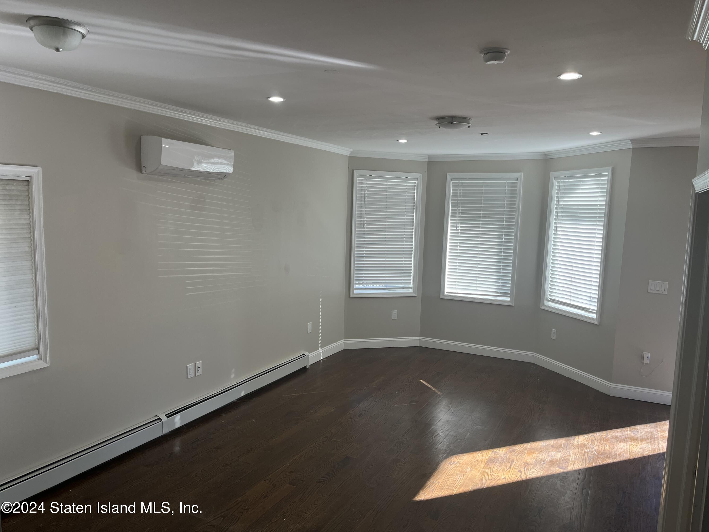 837 Delafield Avenue, Unit A Staten Island, NY 10310 - Photo 27 of 31 IMG_6652