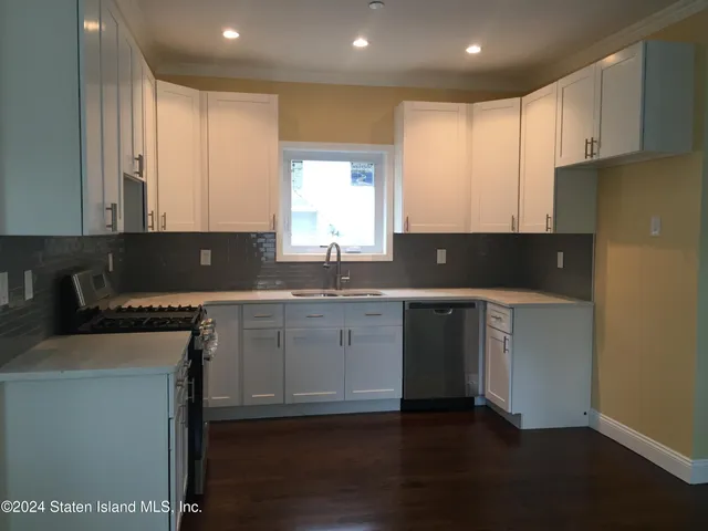 $950,000 | 837 Delafield Avenue, Unit A | West Brighton