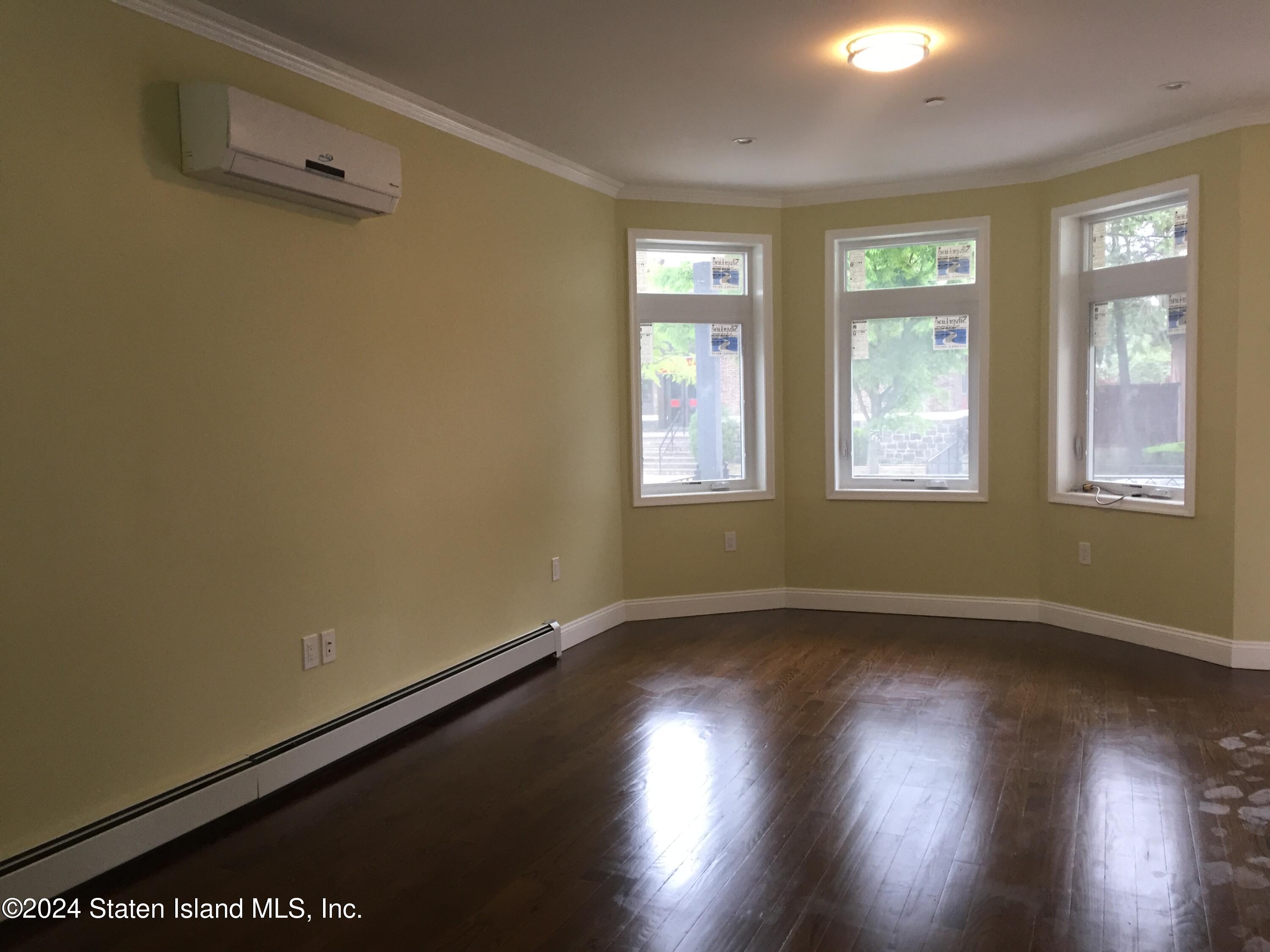 837 Delafield Avenue, Unit A Staten Island, NY 10310 - Photo 5 of 31 IMG_1759